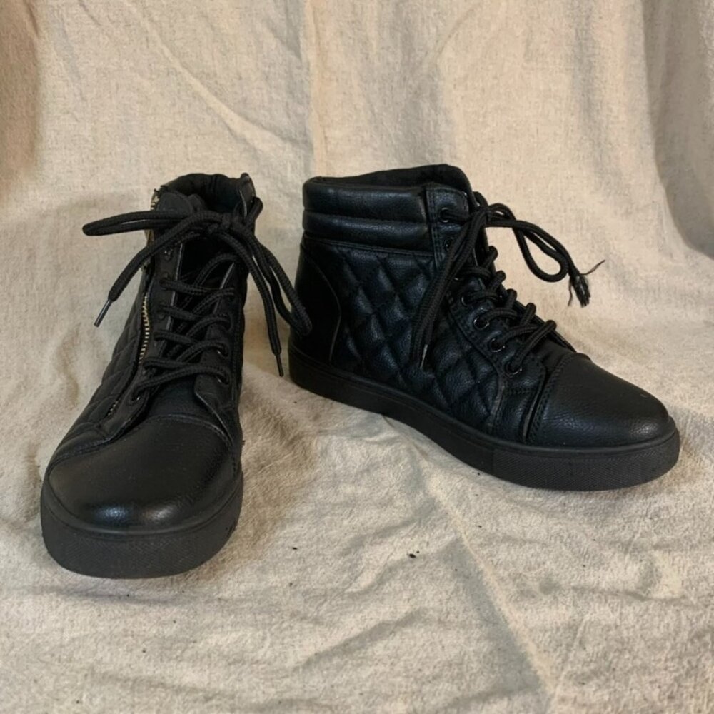 Vitalia Womans 7 Sneaker Shoes Black Quilted Faux Leather High Top